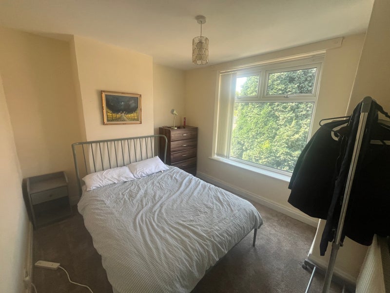 Photo 1: Bedroom