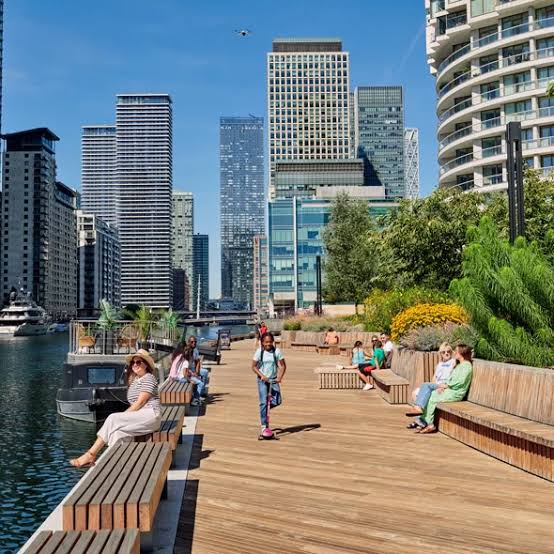 Photo 1: Walking SDdistyance to Canary Wharf 