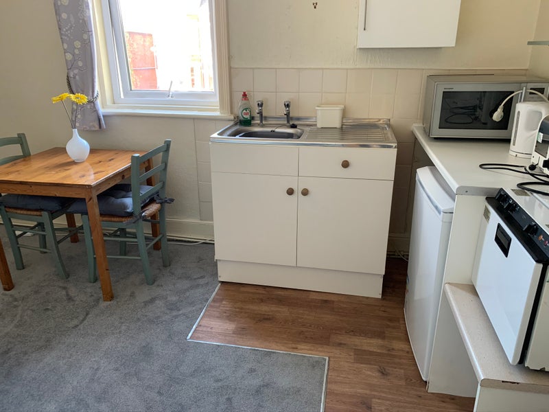 Photo 1: Bedsit