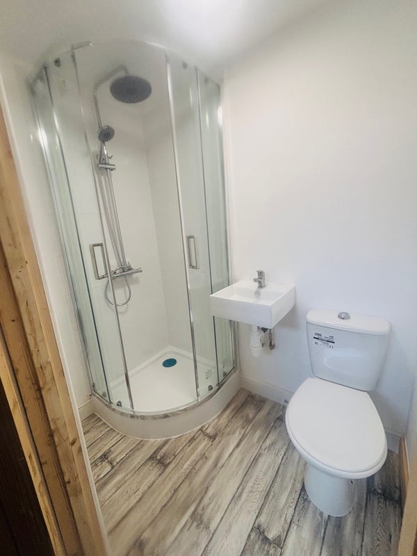 Photo 1: Brand New En Suite DBL Furnished 