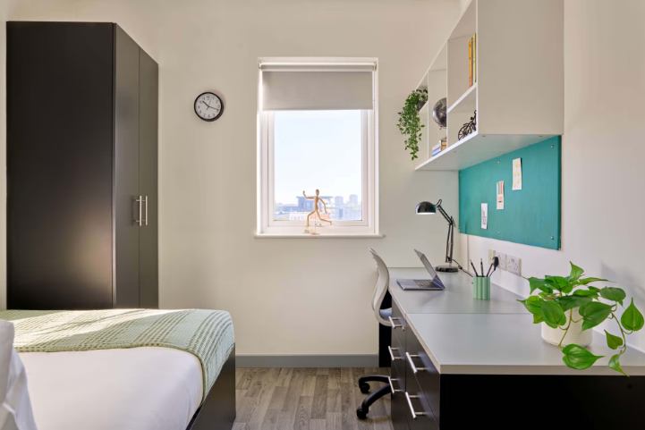 Photo 1: Room