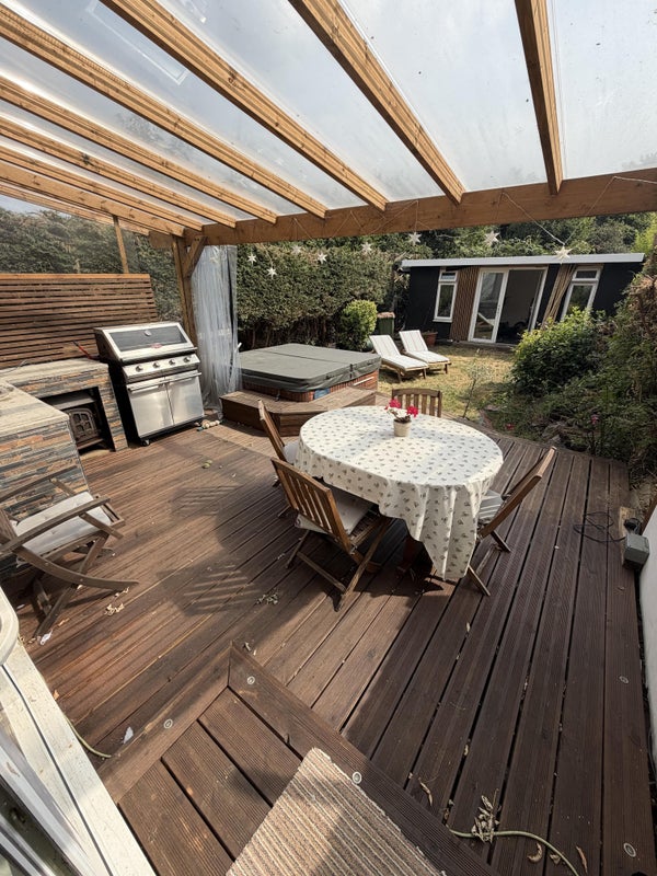 Photo 1: Garden