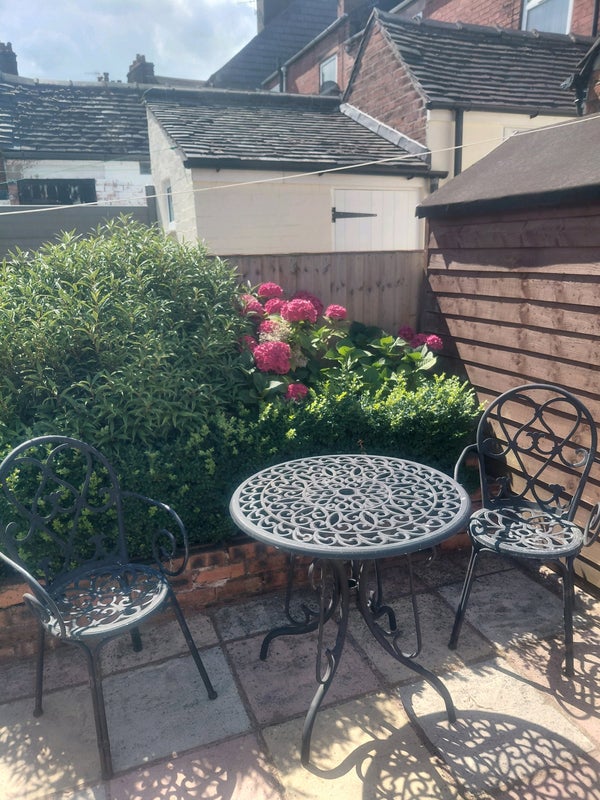 Photo 1: Garden.