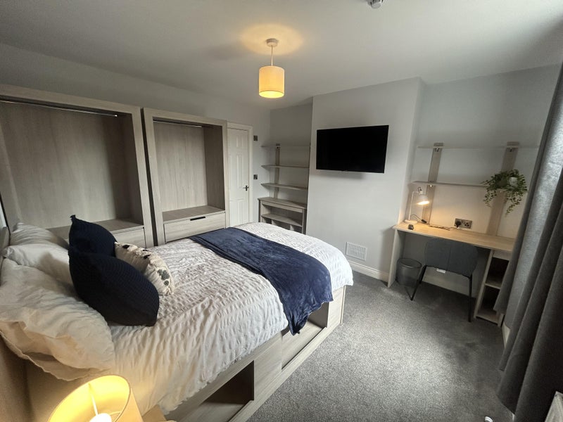 Photo 1: ROOM 3