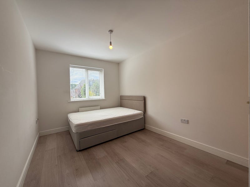 Photo 1: Room 1