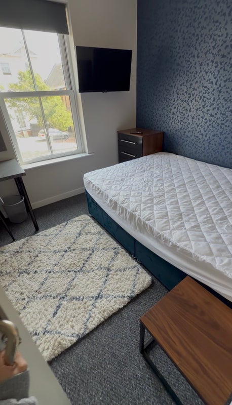 Photo 1: Bedroom
