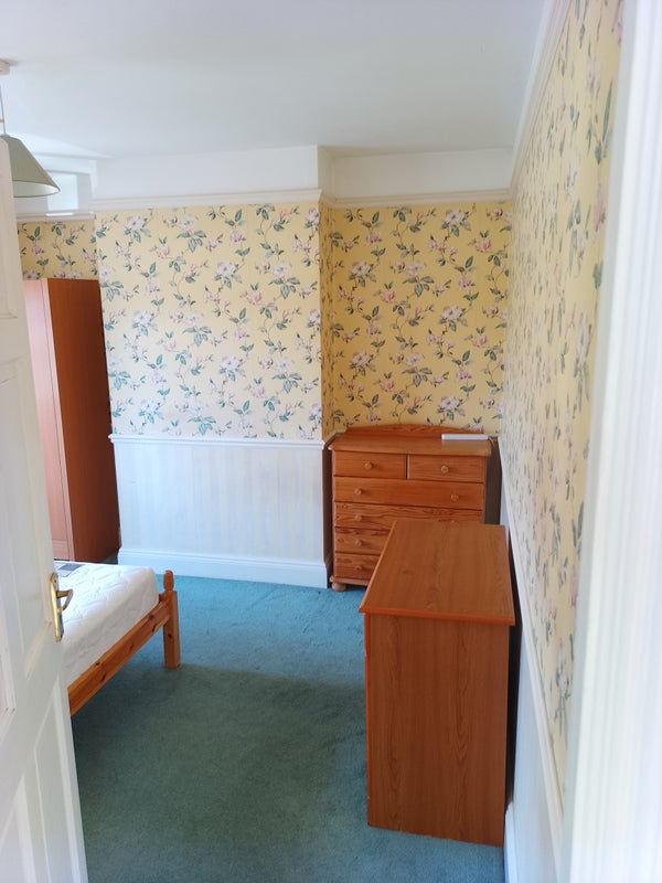 Photo 1: Room entrance