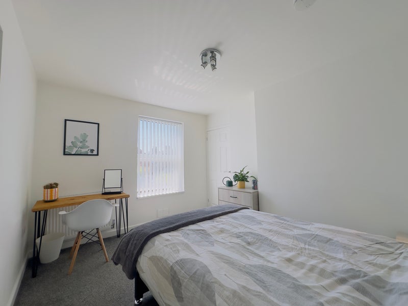 Apartment in Stoke-on-Trent - View 5