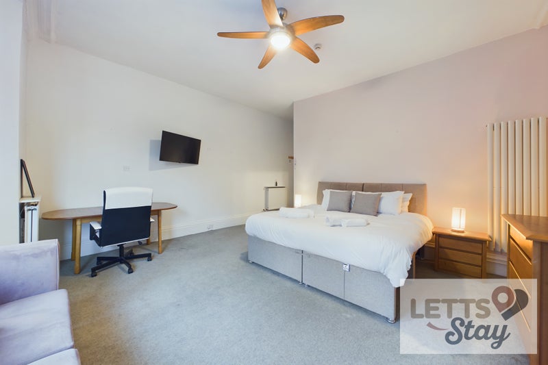 Photo 1: Room 3