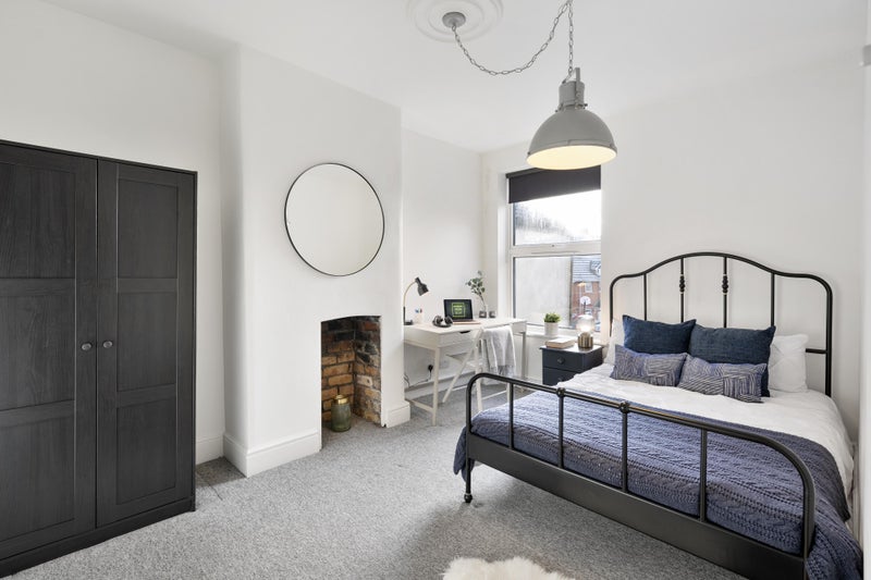 Photo 1: Room 2
