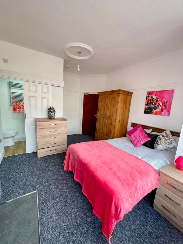 Photo 1: LOVELY ROOM
