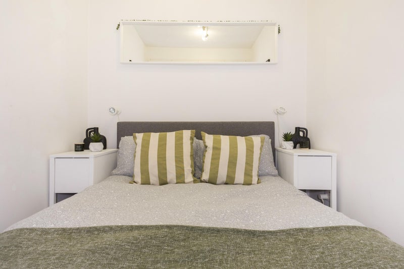 Photo 1: Bedroom