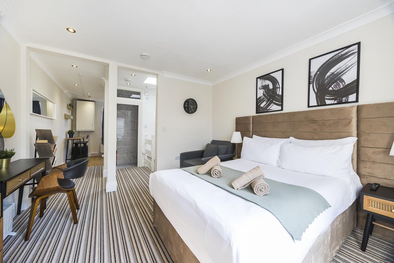 Photo 1: Bedroom