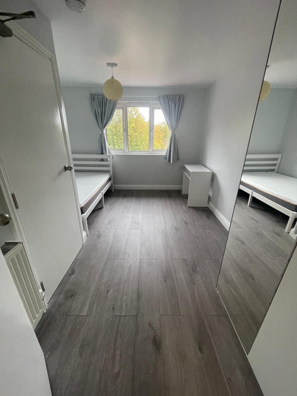Photo 1: Big room 2nd floor ! Newly renovated house 