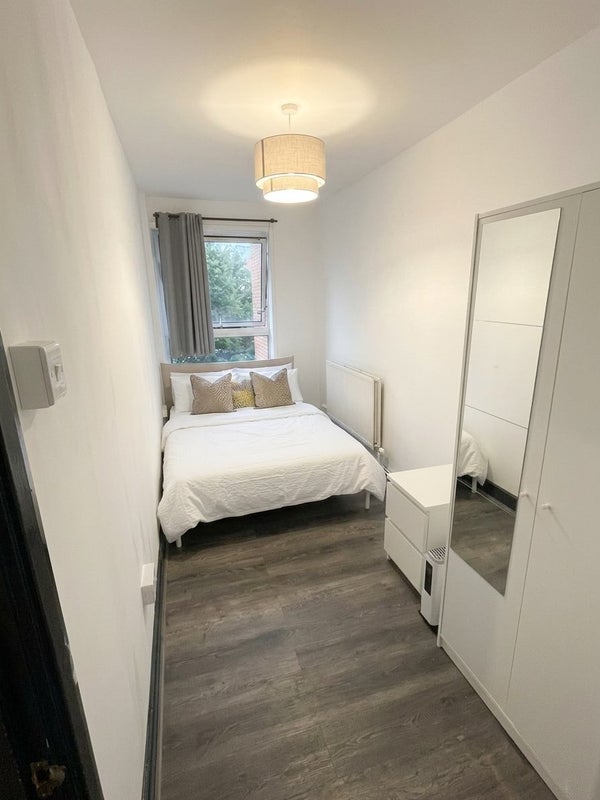 Photo 1: Room 1