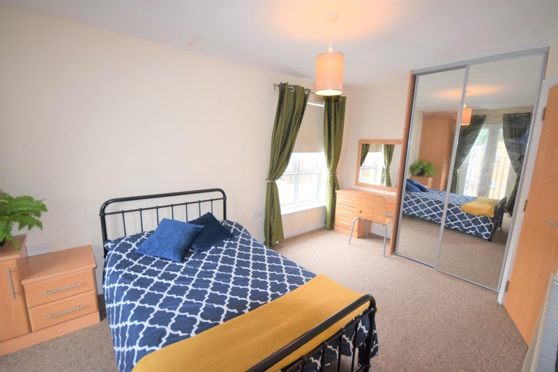 Photo 1: Room 1