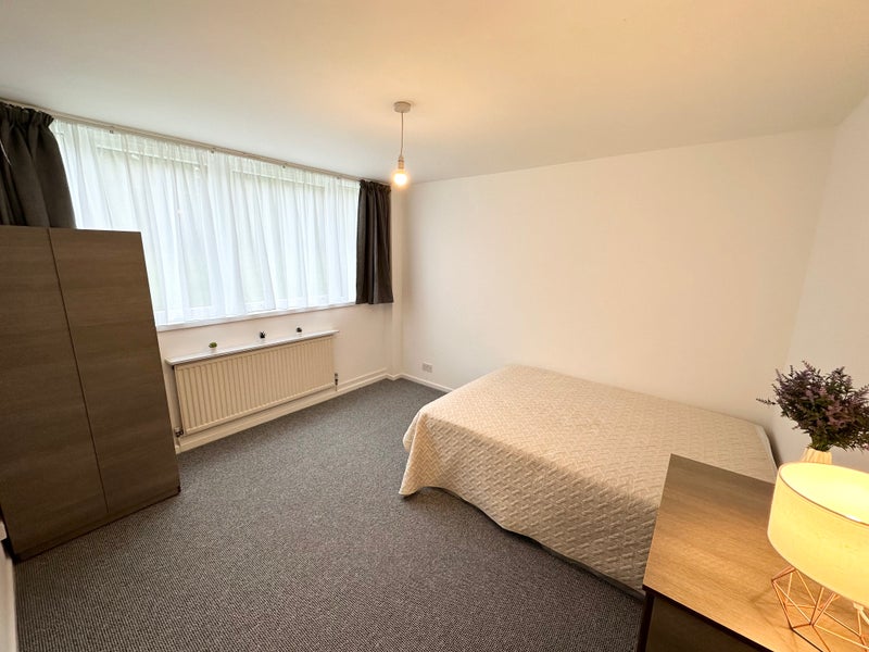 Photo 1: ROOM E