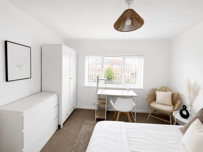 Photo 1: Room 3