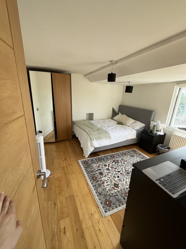 Photo 1: room