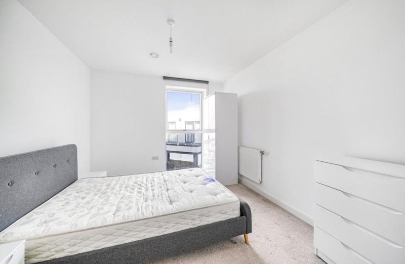 Photo 1: Furnished Double Spacious bedroom