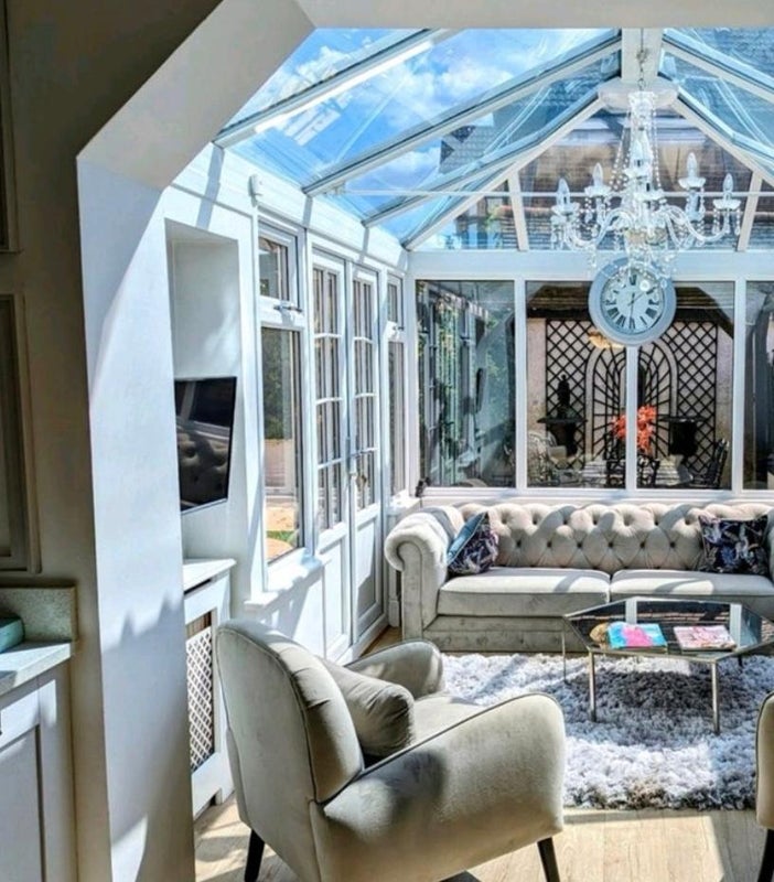Photo 1: Lounge/Conservatory 
