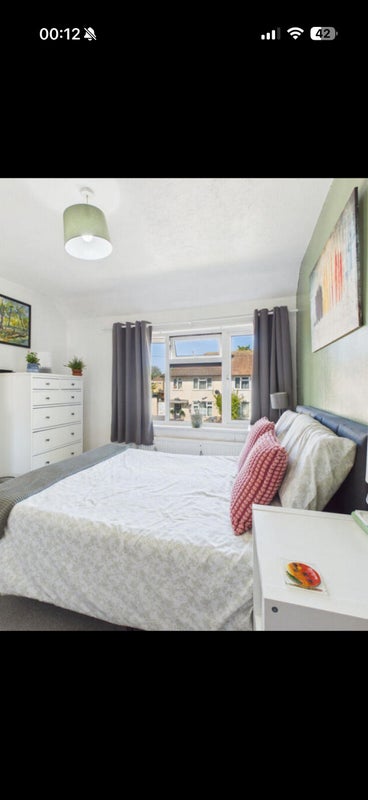 Photo 1: Bedroom 