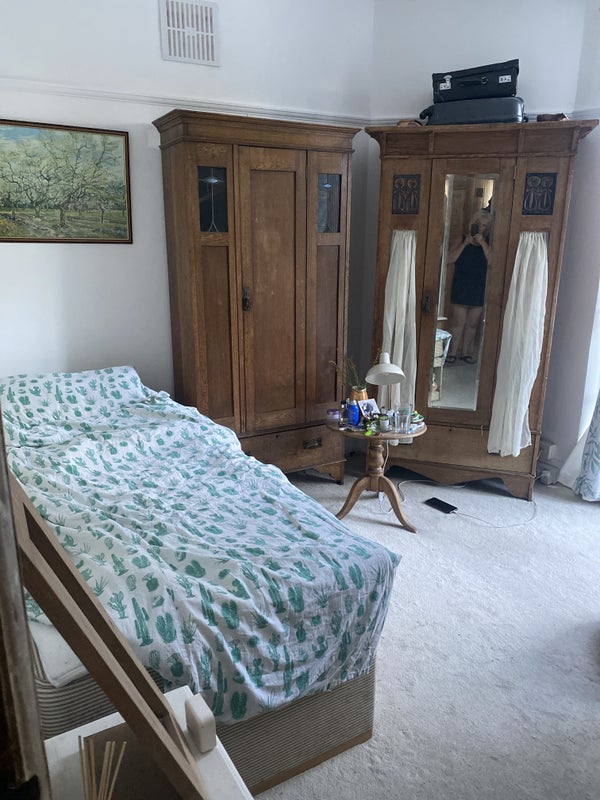 Photo 1: Main room 