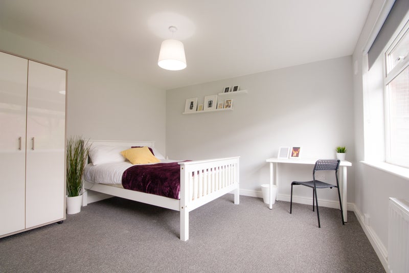 Photo 1: Room 1