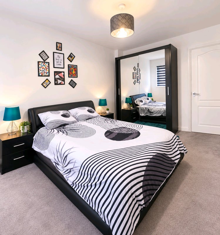 Photo 1: Room 2
