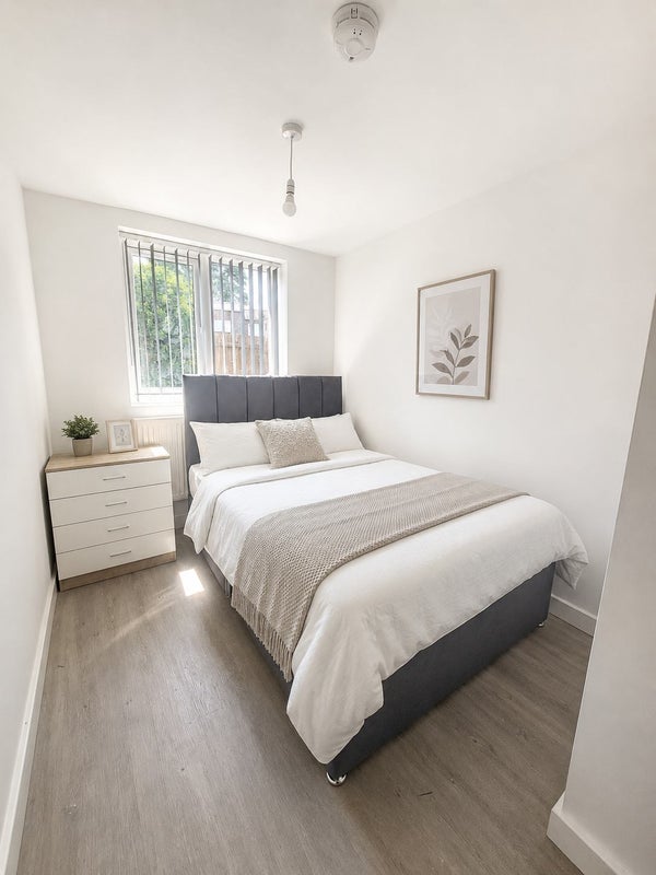 Photo 1: Room 1