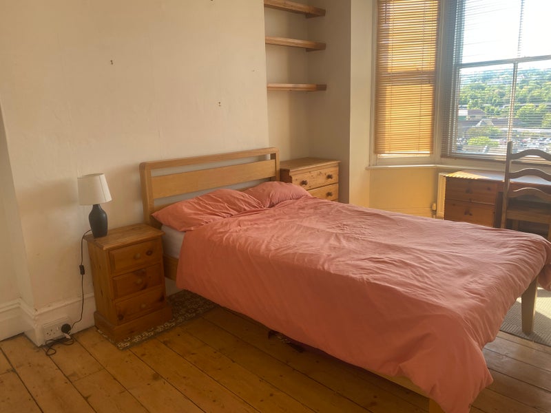 Photo 1: Bedroom 1