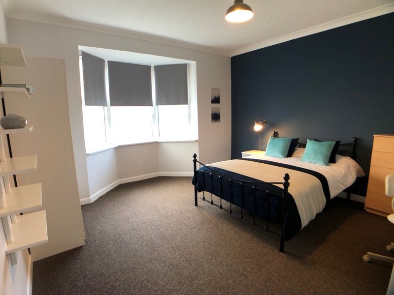 Photo 1: Large Room 1 @ £670 pcm - Available Now