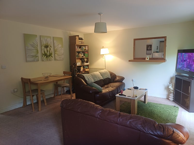 Photo 1: Lounge