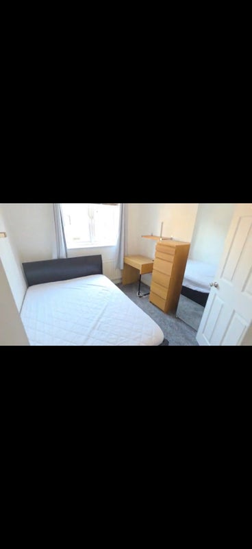 Photo 1: The room on offer 