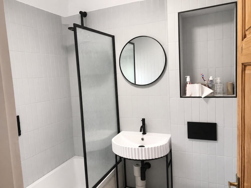 Photo 1: Main Bathroom