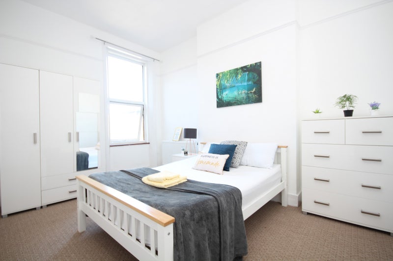 Photo 1: ROOM 1 - AVAILABLE NOW