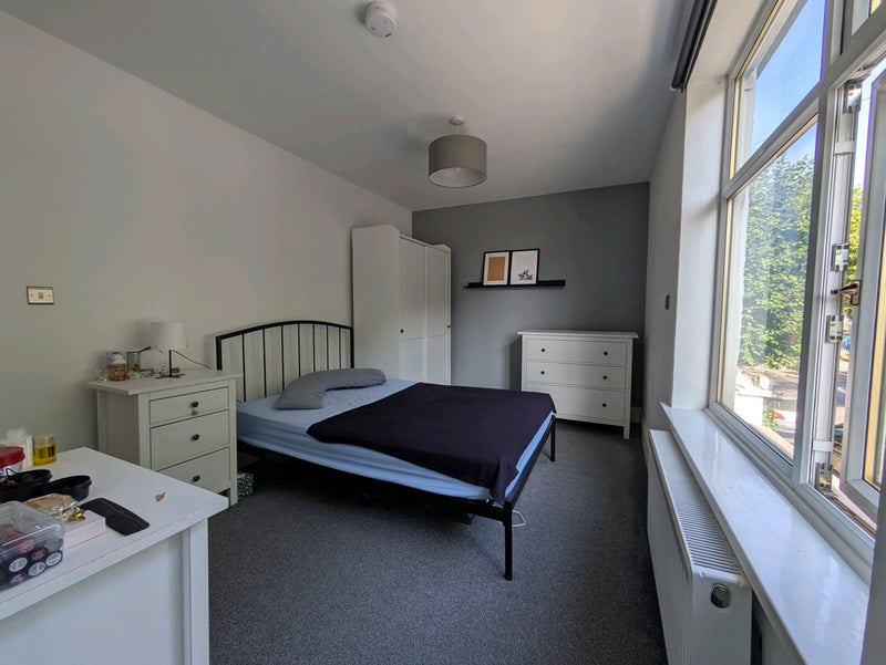 Photo 1: Bedroom