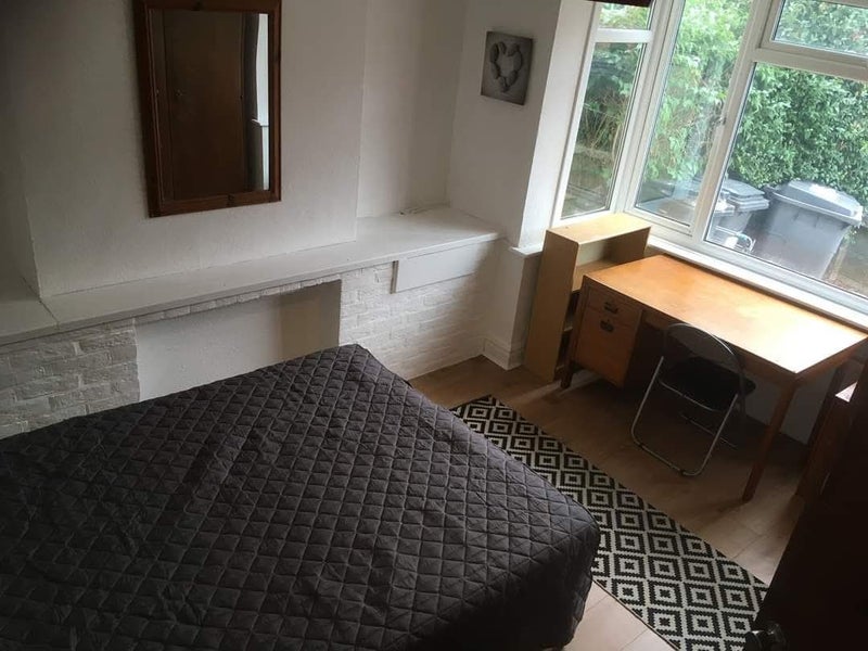 Photo 1: Double Bedroom