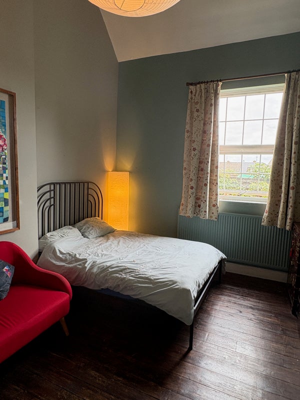 Photo 1: bedroom