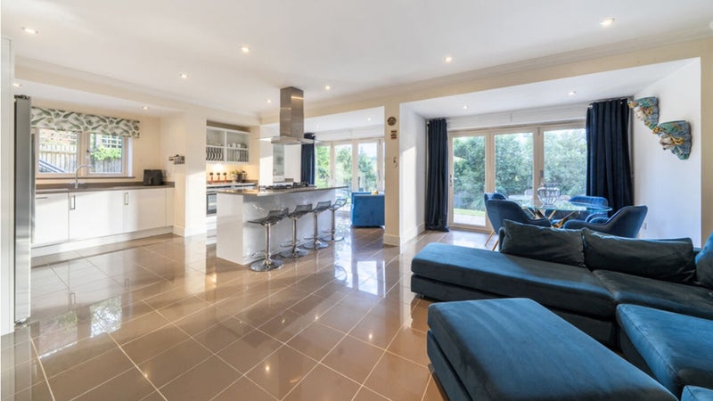 Photo 1: Kitchen Diner/living space