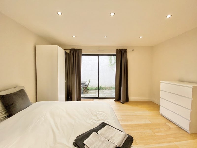 Photo 1: Bedroom