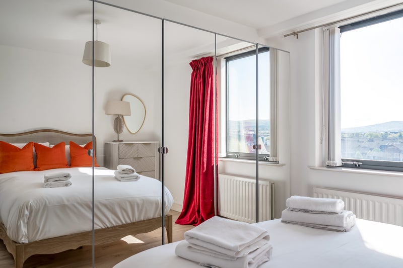 Photo 1: Double bedroom