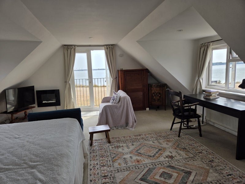 Photo 1: The room