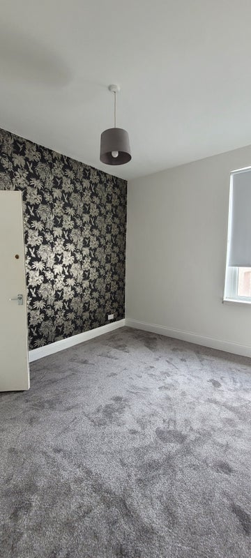Newly refurbished double room, central houseshare