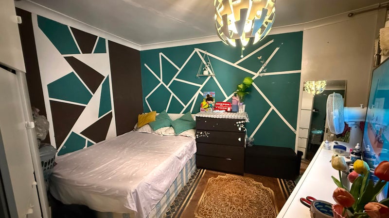 Photo 1: Room 1 - suitable for a couple or single person