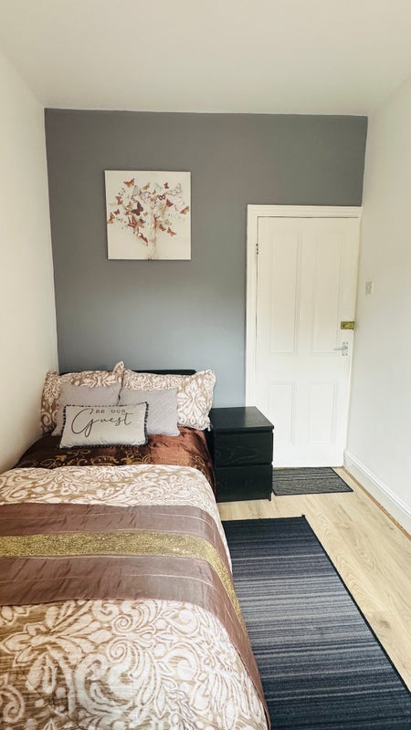 Photo 1: Bedroom entrance side