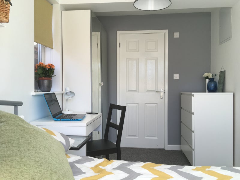 Photo 1: Room 1