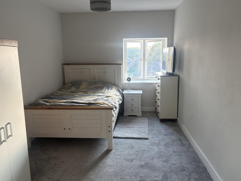 Photo 1: Bedroom