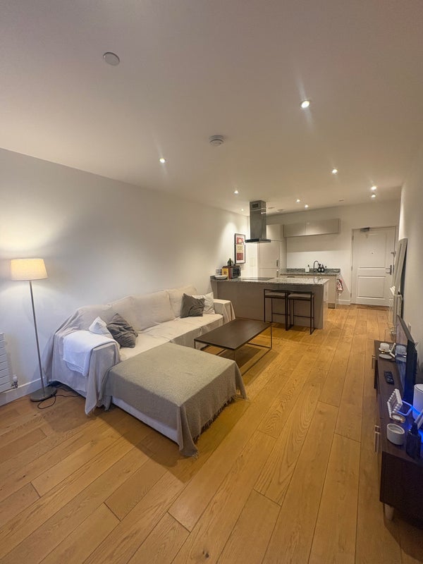 Photo 1: Kitchen / Lounge