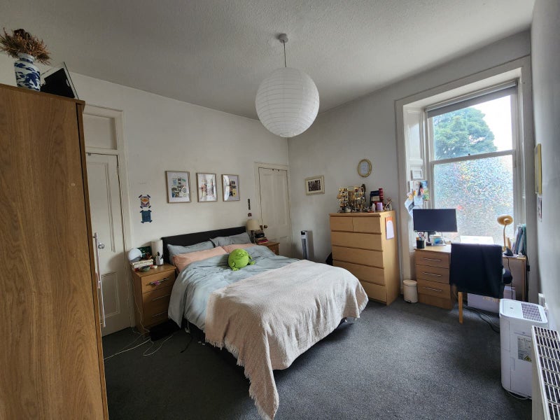 Photo 1: Bedroom